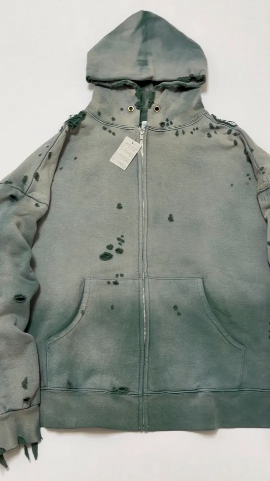 SAINT Mxxxxxx DBL FACE ZIP UP HOODIE/GREEN Double-layer destroyed waffle zipper jacket, washed green S-XL, a style that has been used in the summer. After continuous fine polishing, it has finally been shipped. The finished product is simply a work of art. Super heavy washing and distressing. Multiple water fades. Excessive hand-made wormhole destruction processing. Deconstruction and reorganization embroidery technology. Custom-made zippers with LOGO. The color details of the zipper webbing are also correct. Original grade fruit main label and wash water label. Top purchasing grade. A layer of waffle fabric is added to the inner lining to make the overall texture stronger and increase the comfort and warmth of the wearer.